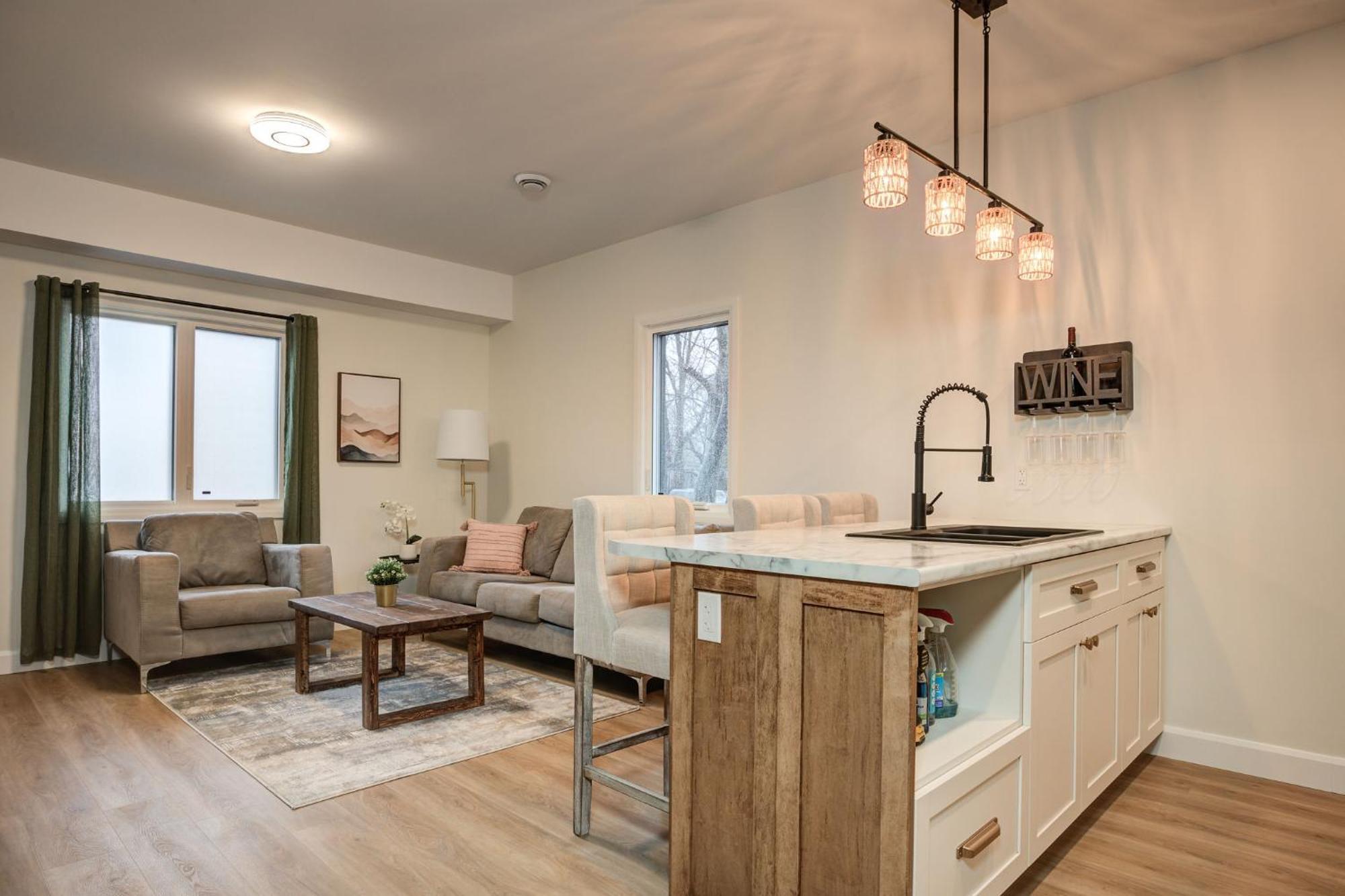 Chic Suite By Westlynn Little Current Εξωτερικό φωτογραφία